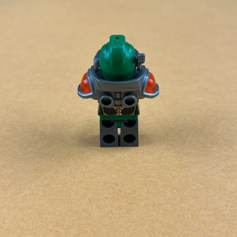 LEGO Aaron Silver Visor Minifigure 70325 Nexo Knights Castle 2